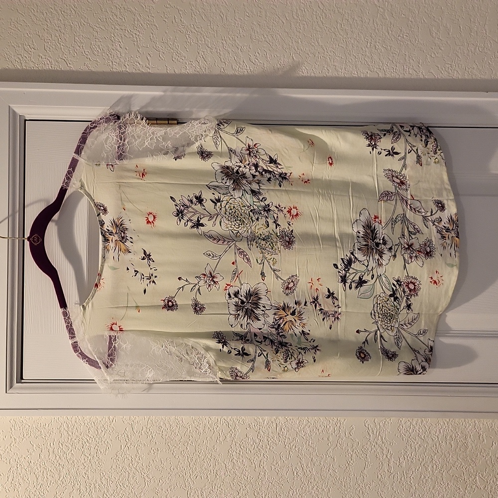 Blouse - Picture 2 of 3